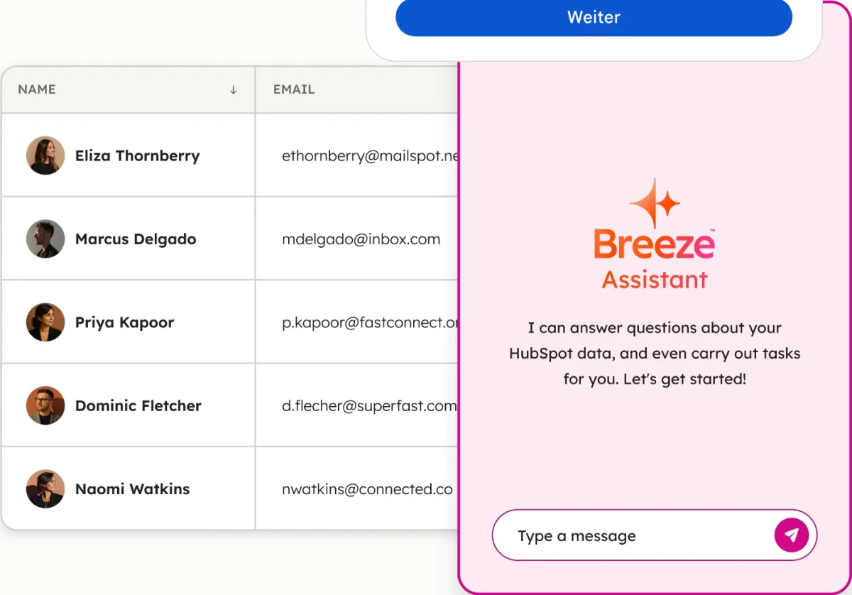 HubSpot-Kontaktliste mit Namen und E-Mail-Adressen daneben der Breeze-Assistent als Chatfenster